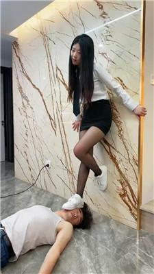 麋鹿银儿制服S爆踹头/踩脸/狠抽耳光浓痰 bf48879