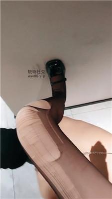 zz女王黑丝玉足狂舔/骑马狗链遛狗/镜前羞辱 JS241230-48