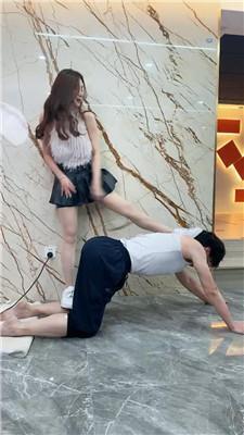 麋鹿银儿踩背上疯狂鞭打/腿绞浓痰/胯下爬行 bf48882