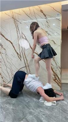 麋鹿银儿踩背上疯狂鞭打/腿绞浓痰/胯下爬行 bf48882