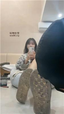 【爱秀套图】【路子】沉浸式舔御姐S的脏鞋臭脚bf48776