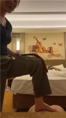 白兔散鞭抽-强迫抖M舔脚 JS241227-11