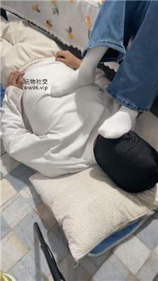 【爱秀套图】【小胖墩】白袜脚玉足蹂躏踩家奴JS241227-6