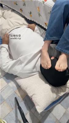 小胖墩白袜脚玉足蹂躏踩家奴 JS241227-6