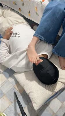 小胖墩白袜脚玉足蹂躏踩家奴 JS241227-6