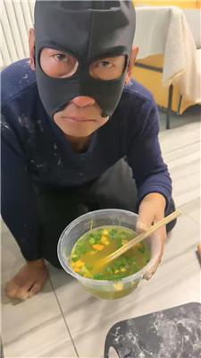 辣姐脚下喂食人形犬 JS241226-49