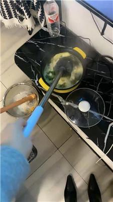 辣姐脚下喂食人形犬 JS241226-49