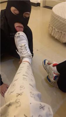 七七小主双S-轮流舔素人学生主的脏鞋/喝洗脚水 JS241227-16