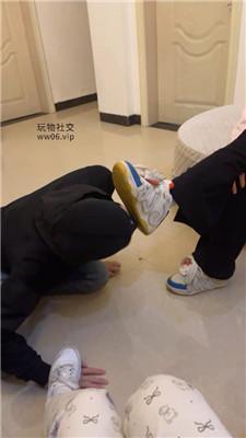 七七小主双S-轮流舔素人学生主的脏鞋/喝洗脚水 JS241227-16