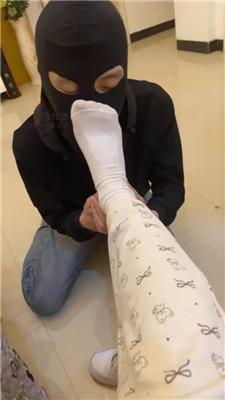 七七小主双S-轮流舔素人学生主的脏鞋/喝洗脚水 JS241227-16