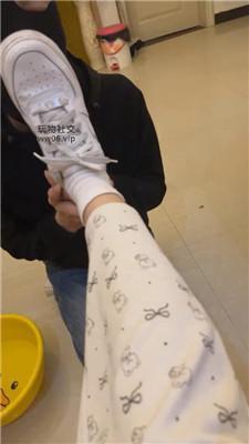七七小主双S-轮流舔素人学生主的脏鞋/喝洗脚水 JS241227-16