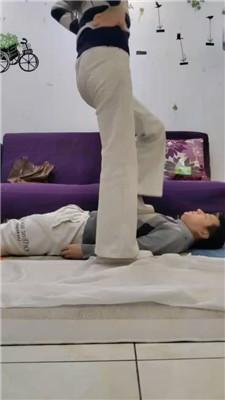 阿漾超脏空军一号全体重踩踏 bf48739