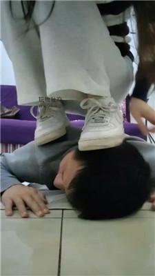 阿漾超脏空军一号全体重踩踏 bf48739