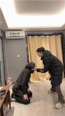 伊未脏运动鞋白袜踩虐脚垫贱奴 bf48740