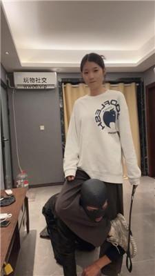 伊未脏运动鞋白袜踩虐脚垫贱奴 bf48740