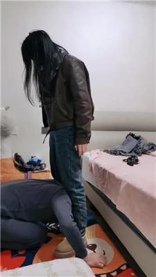 【爱秀套图】【啊雅】牛仔裤坐脸窒息/雪地靴白袜踩虐bf48735