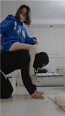 陶拉大人白丝诱惑踢踹-体验各种刑具-骑马 bf48736