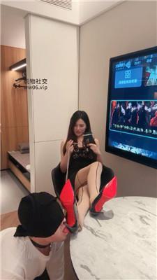 【爱秀套图】【琪琪sama】拴狗链-高跟肉丝美腿舔bf48604