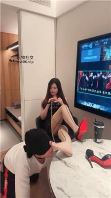 琪琪sama拴狗链-高跟肉丝美腿舔 bf48604