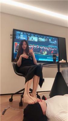 琪琪sama拴狗链-高跟肉丝美腿舔 bf48604