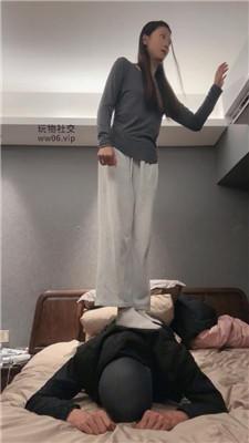 猴歌白袜脚碾压踩虐/坐脸窒息 bf48612