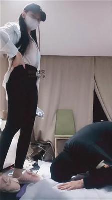 【爱秀套图】【羽唯】毛拖鞋捂了一天的脚强迫舔JS241223-12