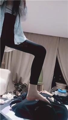 羽唯毛拖鞋捂了一天的脚强迫舔 JS241223-12