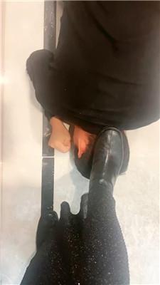 薇薇情侣主手铐囚禁狗奴鞭打/高跟短靴踩 JS250107-49