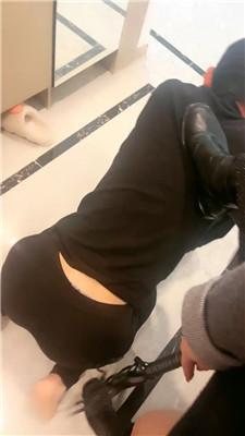 薇薇情侣主手铐囚禁狗奴鞭打/高跟短靴踩 JS250107-49