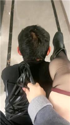 薇薇情侣主手铐囚禁狗奴鞭打/高跟短靴踩 JS250107-49