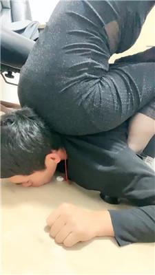 薇薇情侣主手铐囚禁狗奴鞭打/高跟短靴踩 JS250107-49