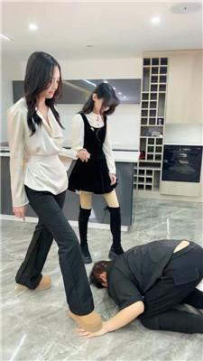 【爱秀套图】【麋鹿银儿】新素人系列2-踩头脸/断头骑坐头bf49139