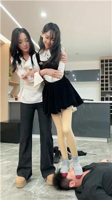 麋鹿银儿新素人系列2-踩头脸/断头骑坐头 bf49139