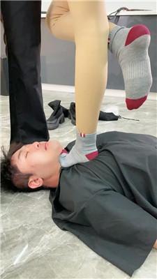 麋鹿银儿新素人系列2-踩头脸/断头骑坐头 bf49139