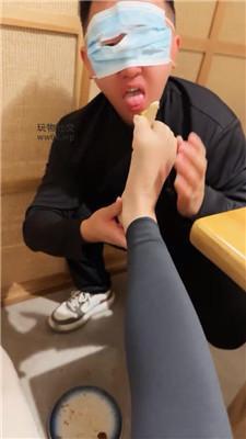 汐餐厅脚下踩踏喂食 JS250107-47