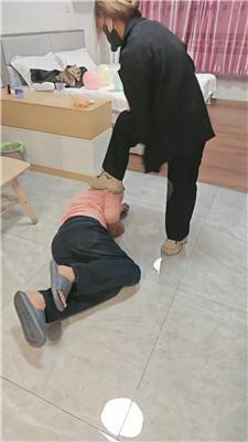 淡颜脏鞋踩踏喂食/衣柜囚禁/堵嘴抽耳光双视角版 JS250107-45