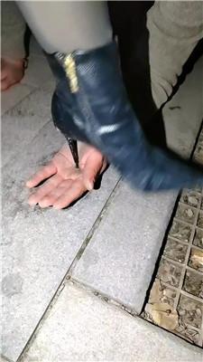 沐颜深夜户外遛狗踩踏处刑 bf49145