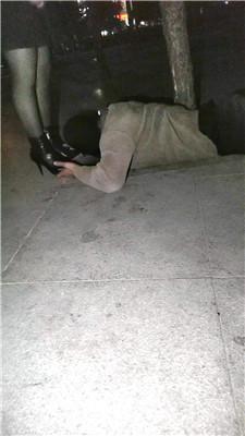 沐颜深夜户外遛狗踩踏处刑 bf49145