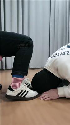 拽拽脏鞋臭袜踩虐家奴 JS250108-12