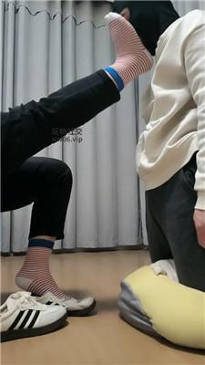 拽拽脏鞋臭袜踩虐家奴 JS250108-12