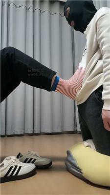 拽拽脏鞋臭袜踩虐家奴 JS250108-12