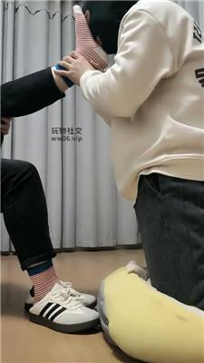 拽拽脏鞋臭袜踩虐家奴 JS250108-12