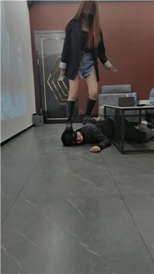 文文文文素人S-私人影院-长靴暴力踩踏踢踹 bf49150