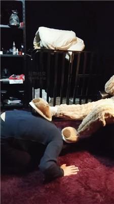 尊主毛拖鞋捂白袜强迫舔 JS250108-8