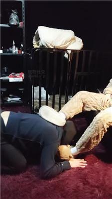 尊主毛拖鞋捂白袜强迫舔 JS250108-8