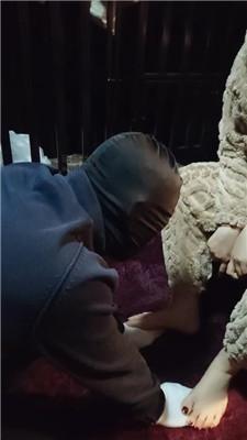 尊主毛拖鞋捂白袜强迫舔 JS250108-8