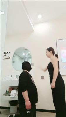 依依大大下跪耳光狂抽 JS250107-12