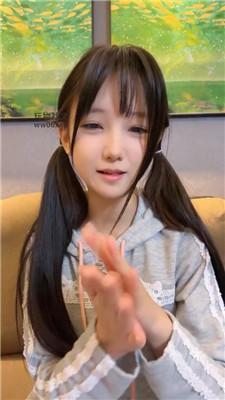 【爱秀套图】【狗哥】可爱女主吐口水bf49101