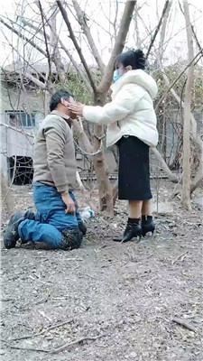 【爱秀套图】【沐颜】户外公开处刑bt跟踪狂【双视角版】JS250105-7