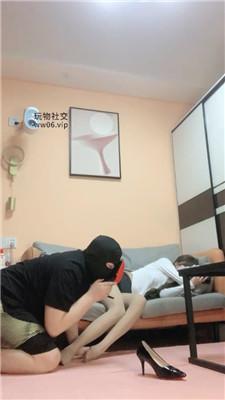 鹿可偷舔熟睡主人的丝袜jio bf49031